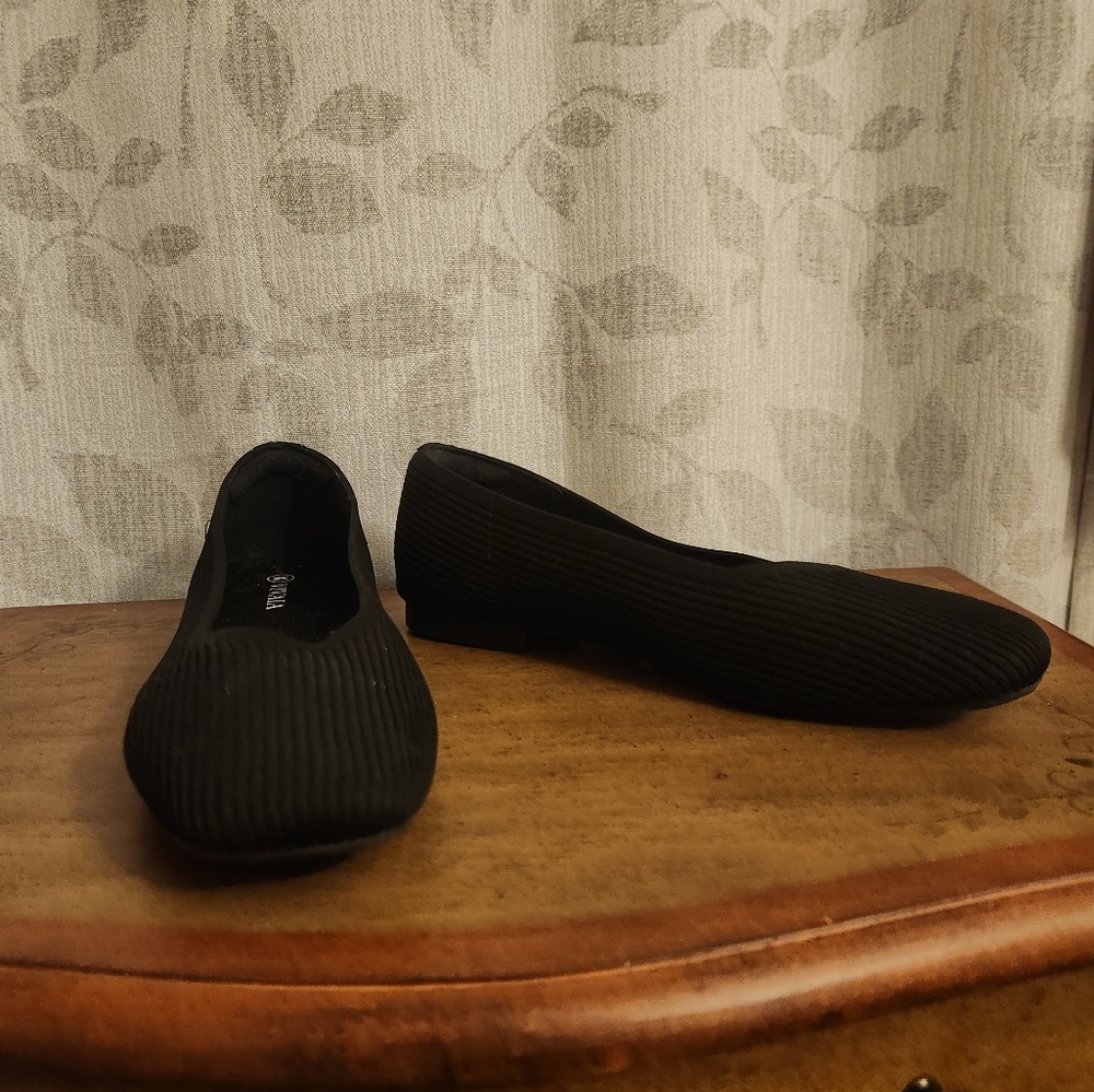 Black VIVAIA Minimalist Slip-On Loafers